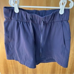 Lululemon shorts with pockets and drawstring